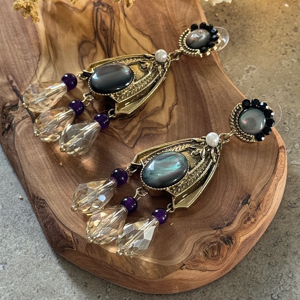 ๐4/$30 New Elegant Gold and Purple Dangle Earrings - Picture 4 of 5